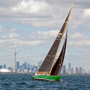 Kong Harald og mannskapet på "Sira" seiler i VM for 8-metere i Toronto. De blir nummer 2 blant de klassiske båtene. Foto: Magne Hovland, Det kongelige hoff 